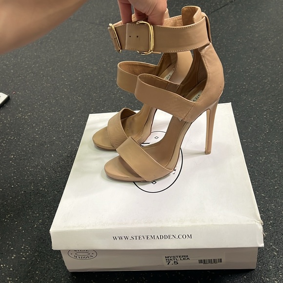 Steve Madden Mysterii NATL LEA size 7.5- Nude - Picture 2 of 4